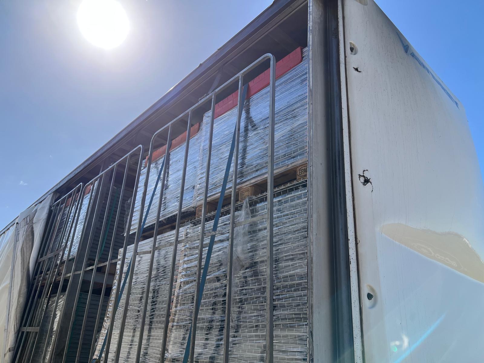 Mixed palletised freight arranged for balanced weight distribution in a Vexor trailer