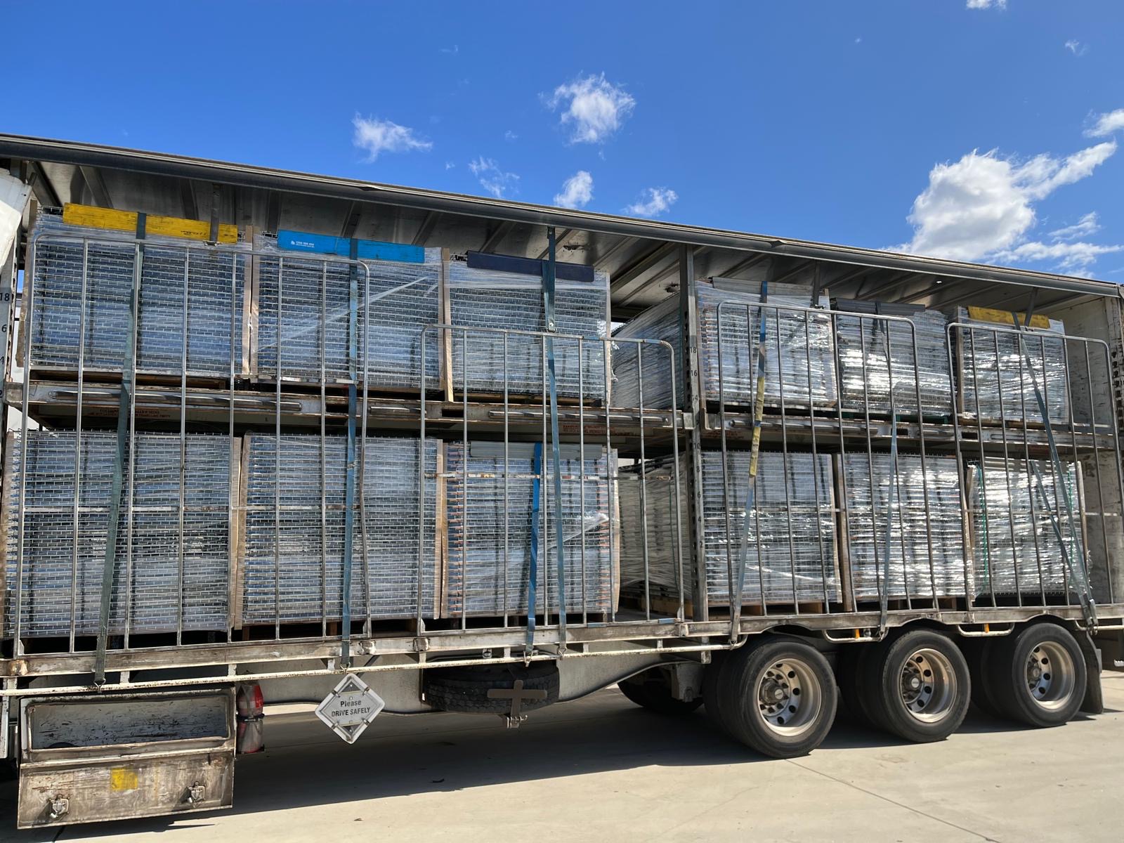 Double-deck loading using the full internal height of a Vexor trailer